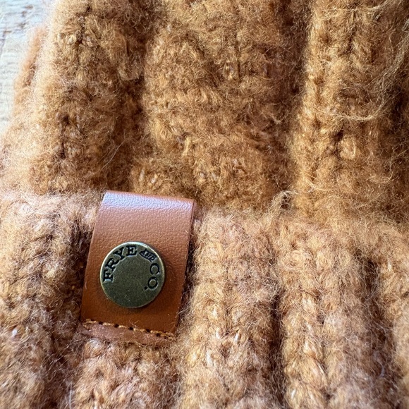 Frye toque - Picture 3 of 3